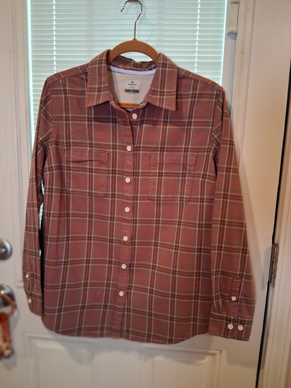 sku137  RIDGECUT Women's Rust Plaid Button-Down Shirt Size L